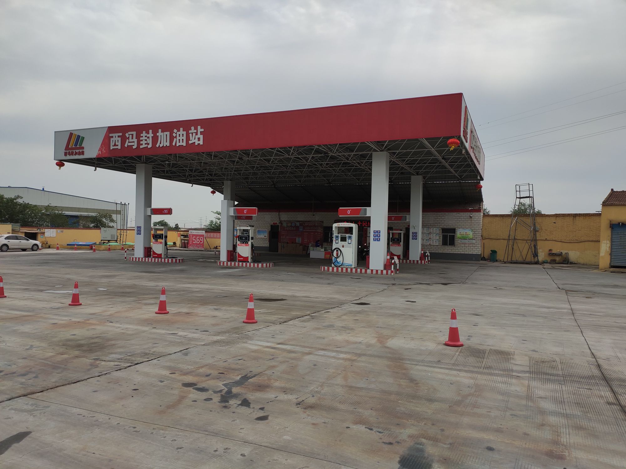 西冯封加油站地址:河南省焦作市中站区国道207南50米营业时间:00:00