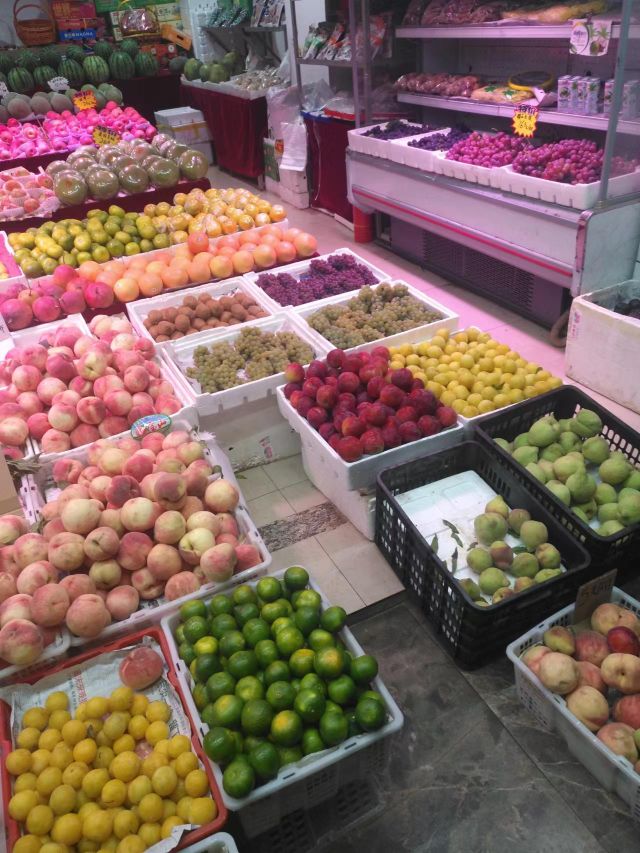 德闪臀徙缘水果店