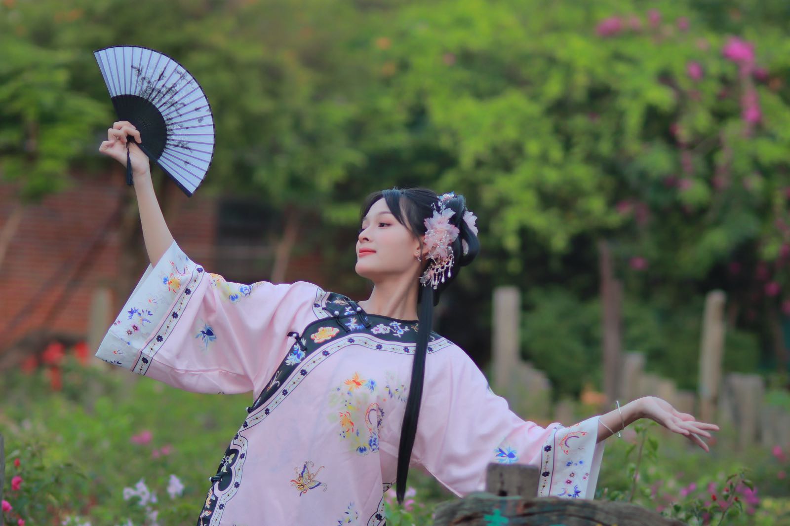 万宁溪边村汉素衿服装坊