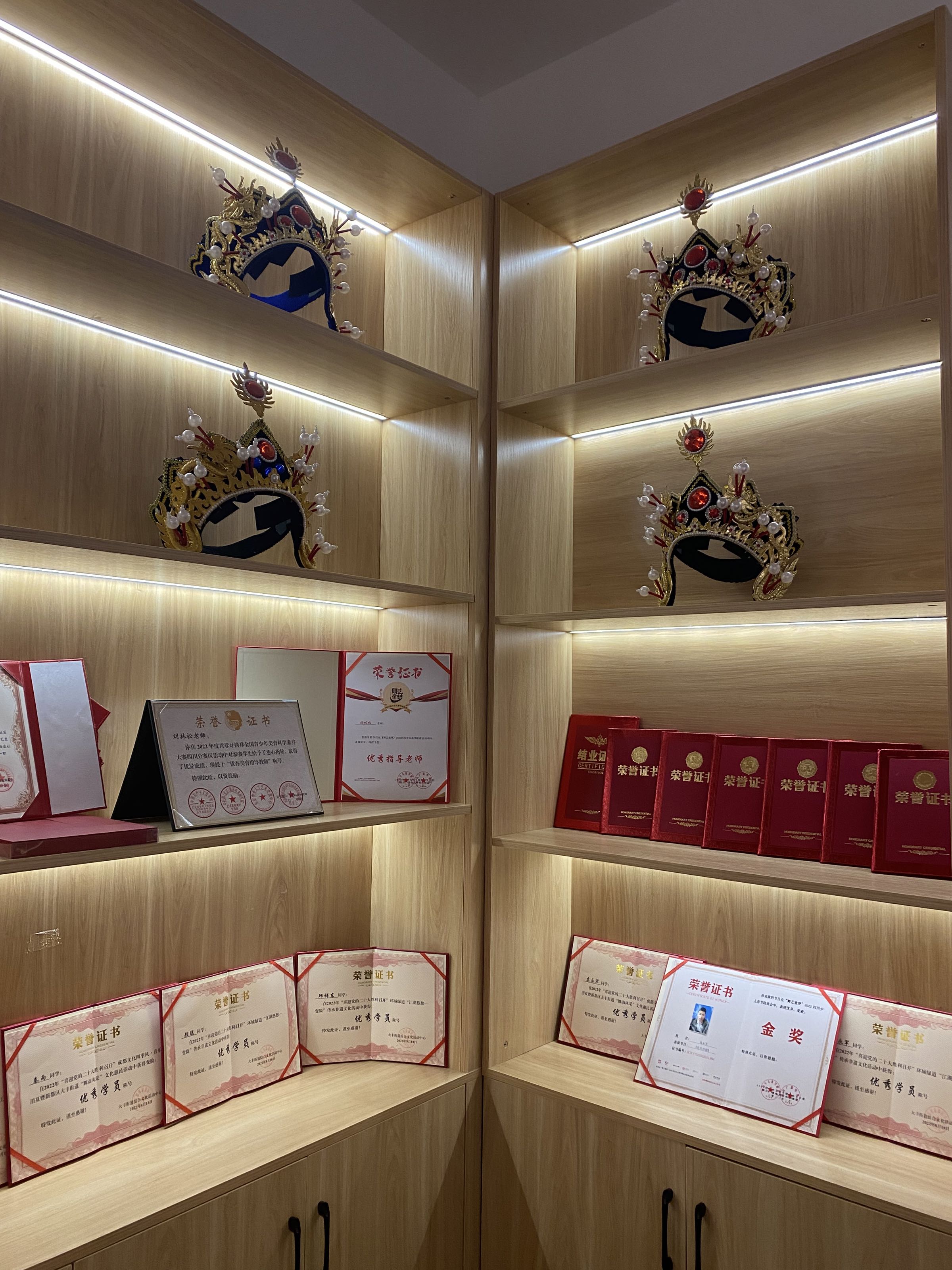 成都聚艺变脸艺术传承中心(汇融广场店)