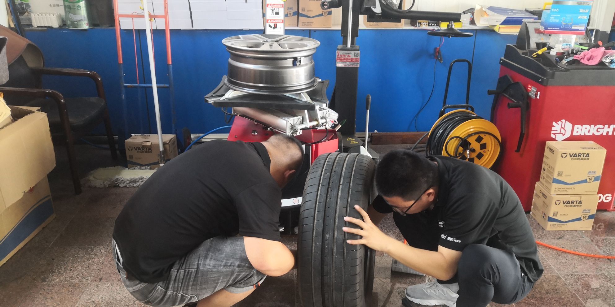 信达汽车贴膜美容维修