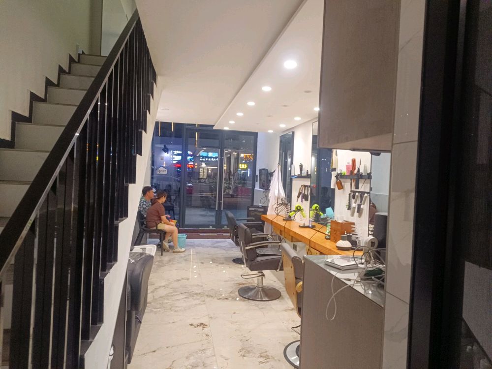 帅帅美发(荣盛·海湾郦都二期店)
