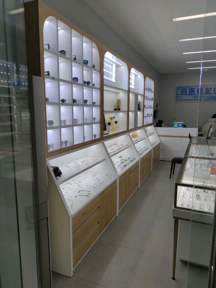 吕医师眼镜