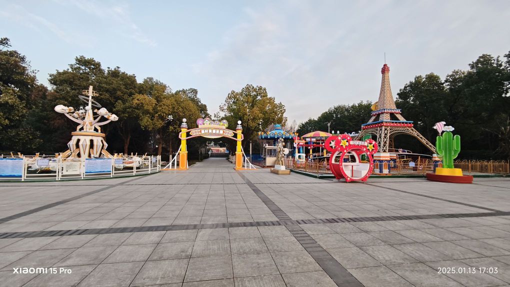 百叶龙广场游乐园