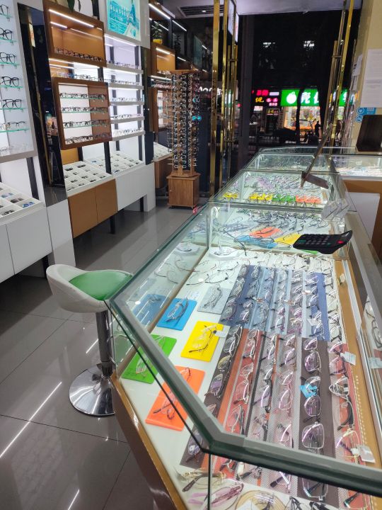 明亮眼镜(通川中路店)