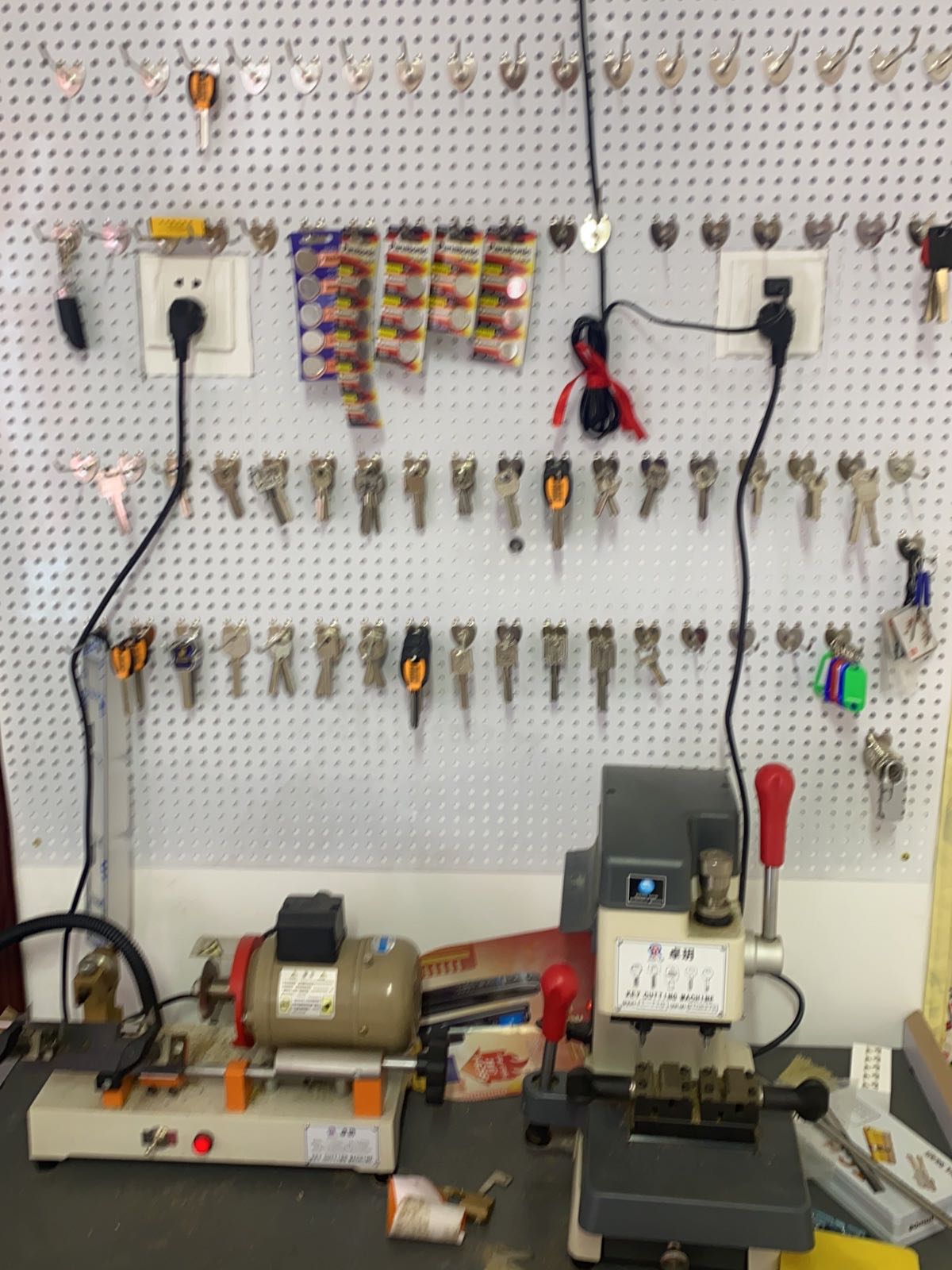 诸葛锁业开锁配钥匙(半岛体验店)