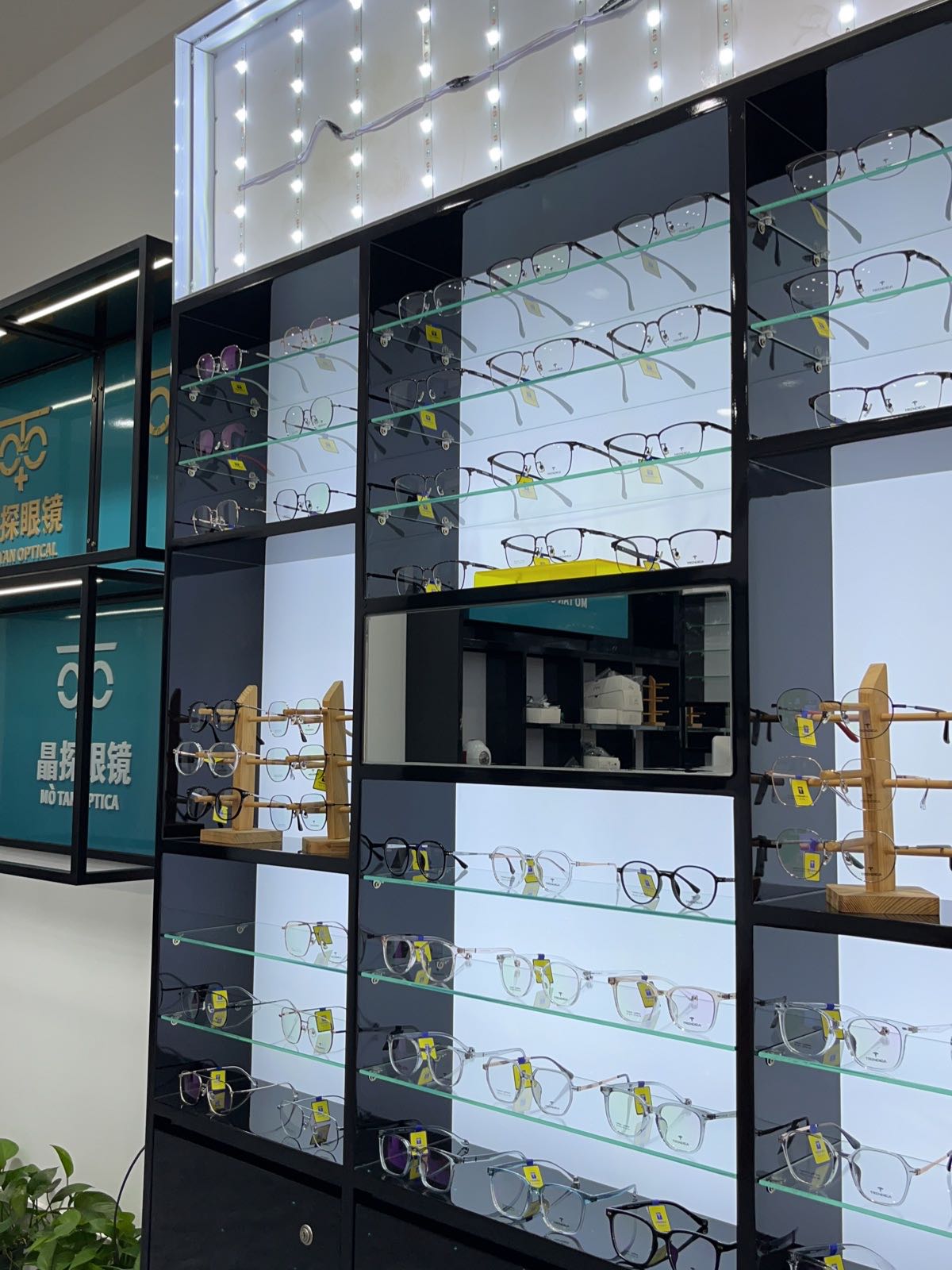 瞐探眼睛(显华购物广场店)
