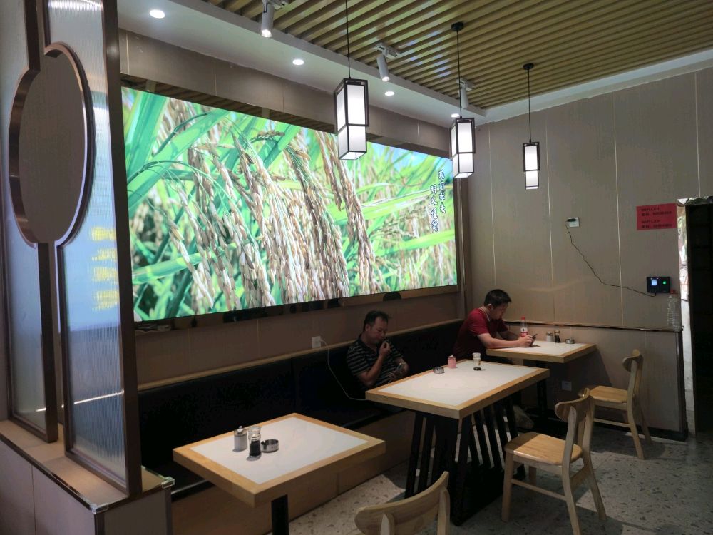 小粮弋禾煲臌韵煲仔饭