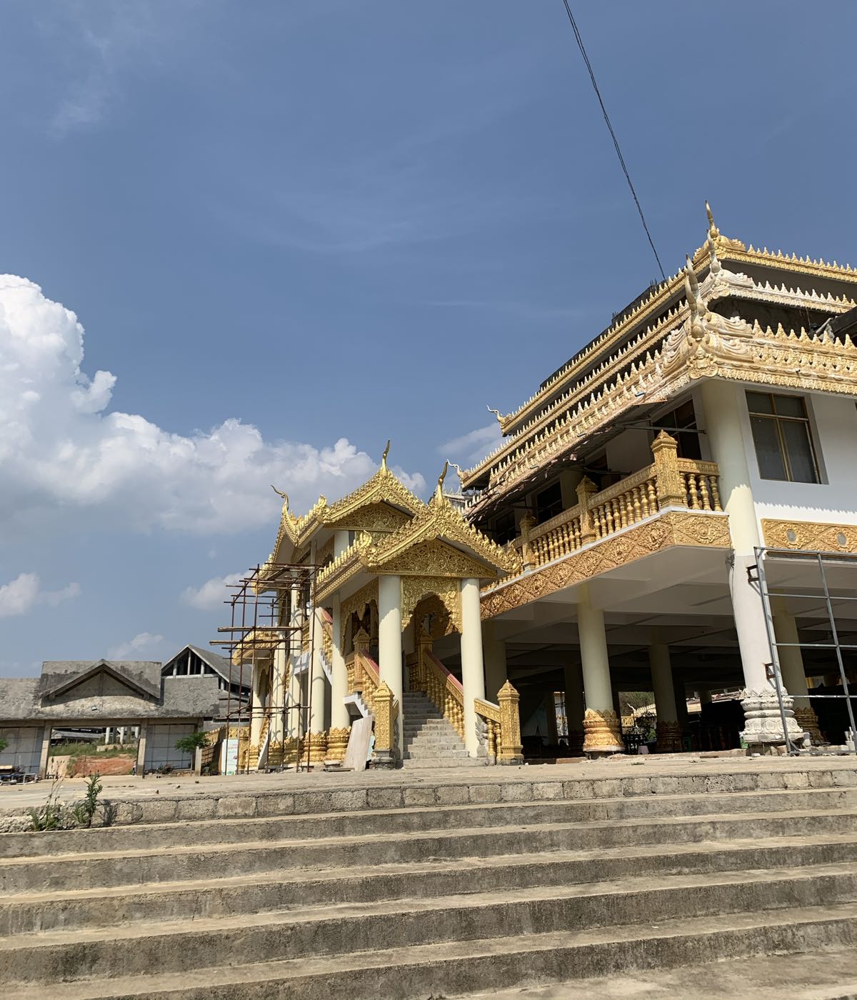 瑞丽招总佛寺