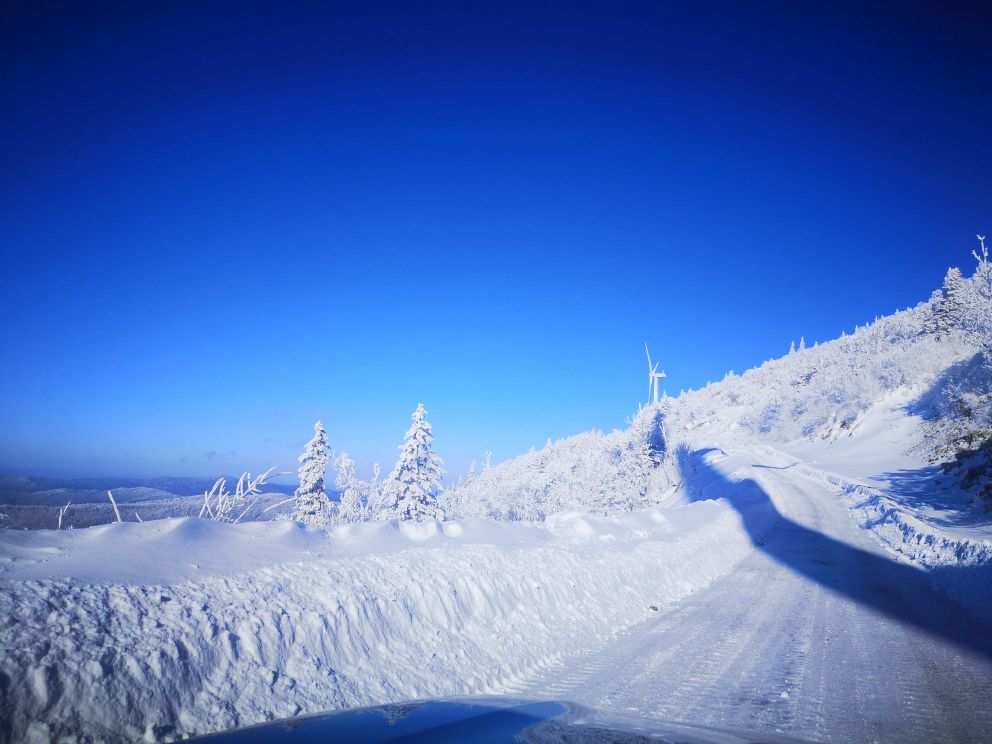 风车雪山