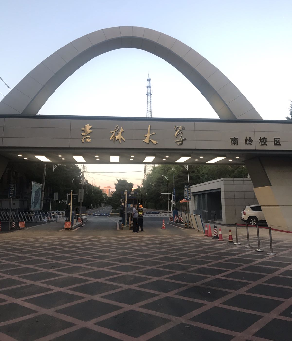 吉林大学(南岭校区)-南门