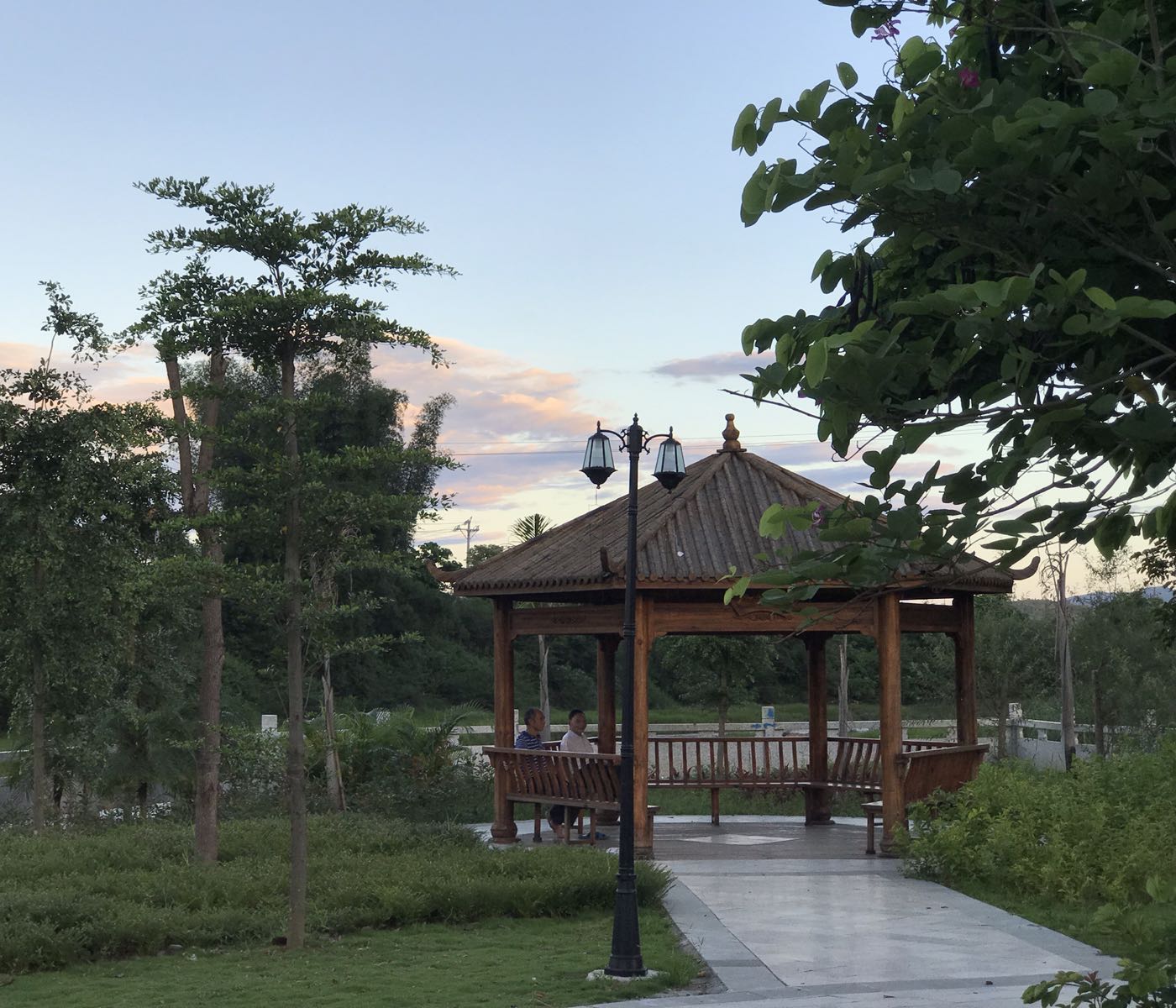 龙母镇滨河公园