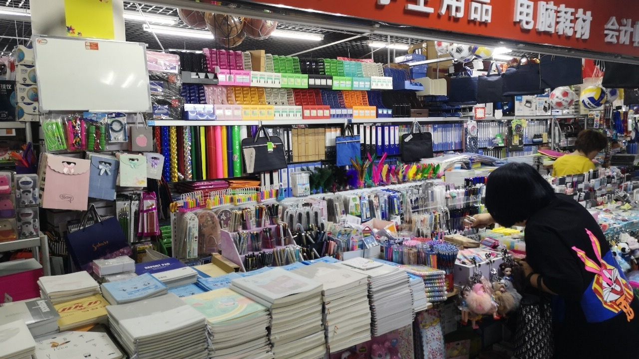 大连市甘井子区泡崖市场阳光文具店