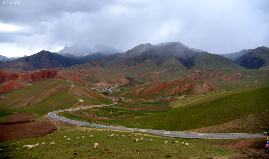 卓尔山风景区-停车场