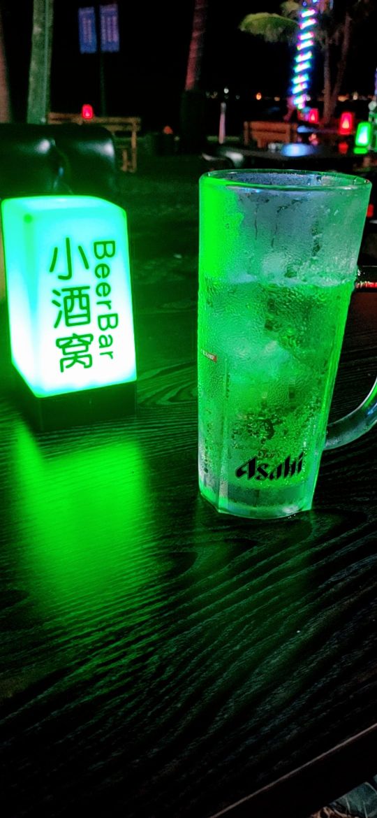 小酒窝沙滩酒吧