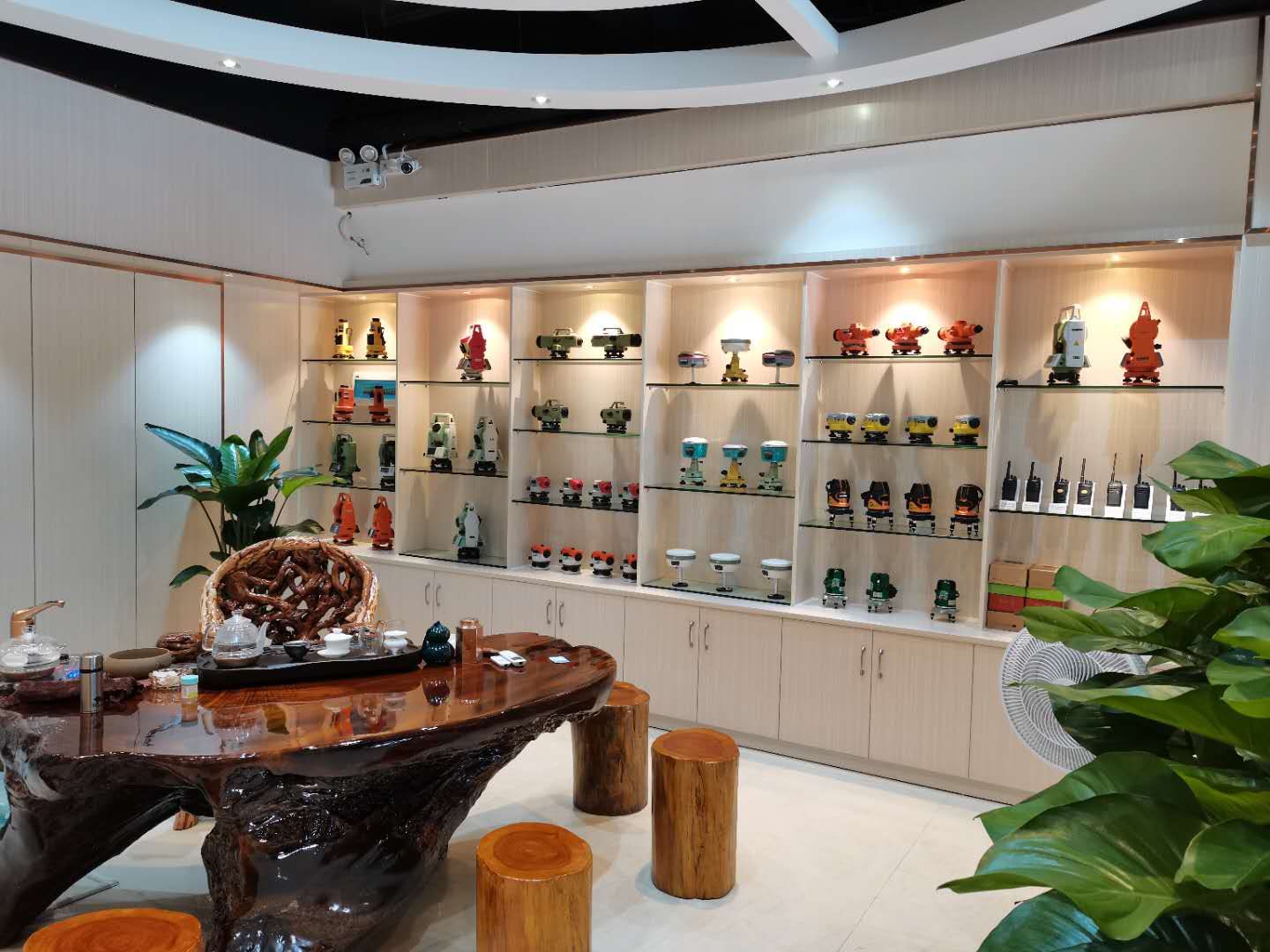 宏城测绘仪器·建筑书店