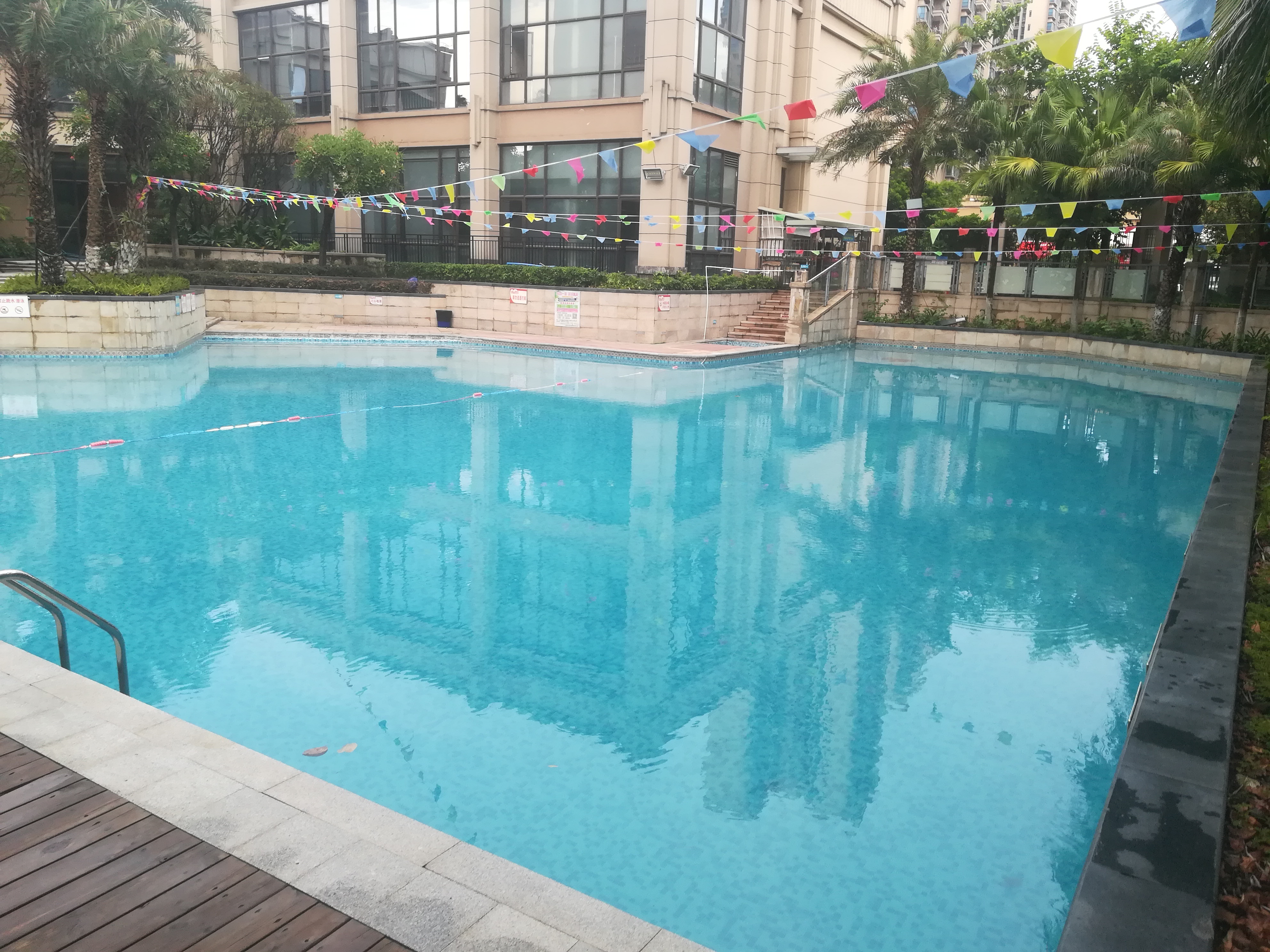 汇景城市山谷游泳池