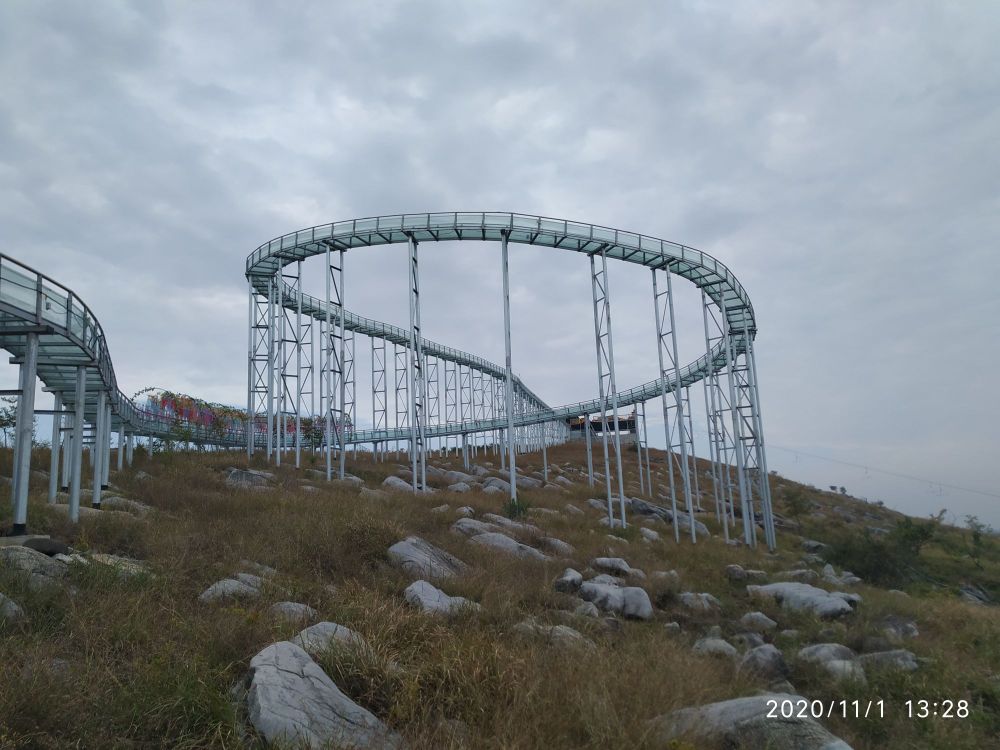 宏福高空玻璃水滑(禹山风景区)
