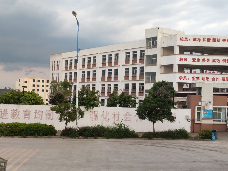 广西壮族自治区防城港市防城区公车镇防城港市冠发矿业有限公司地址