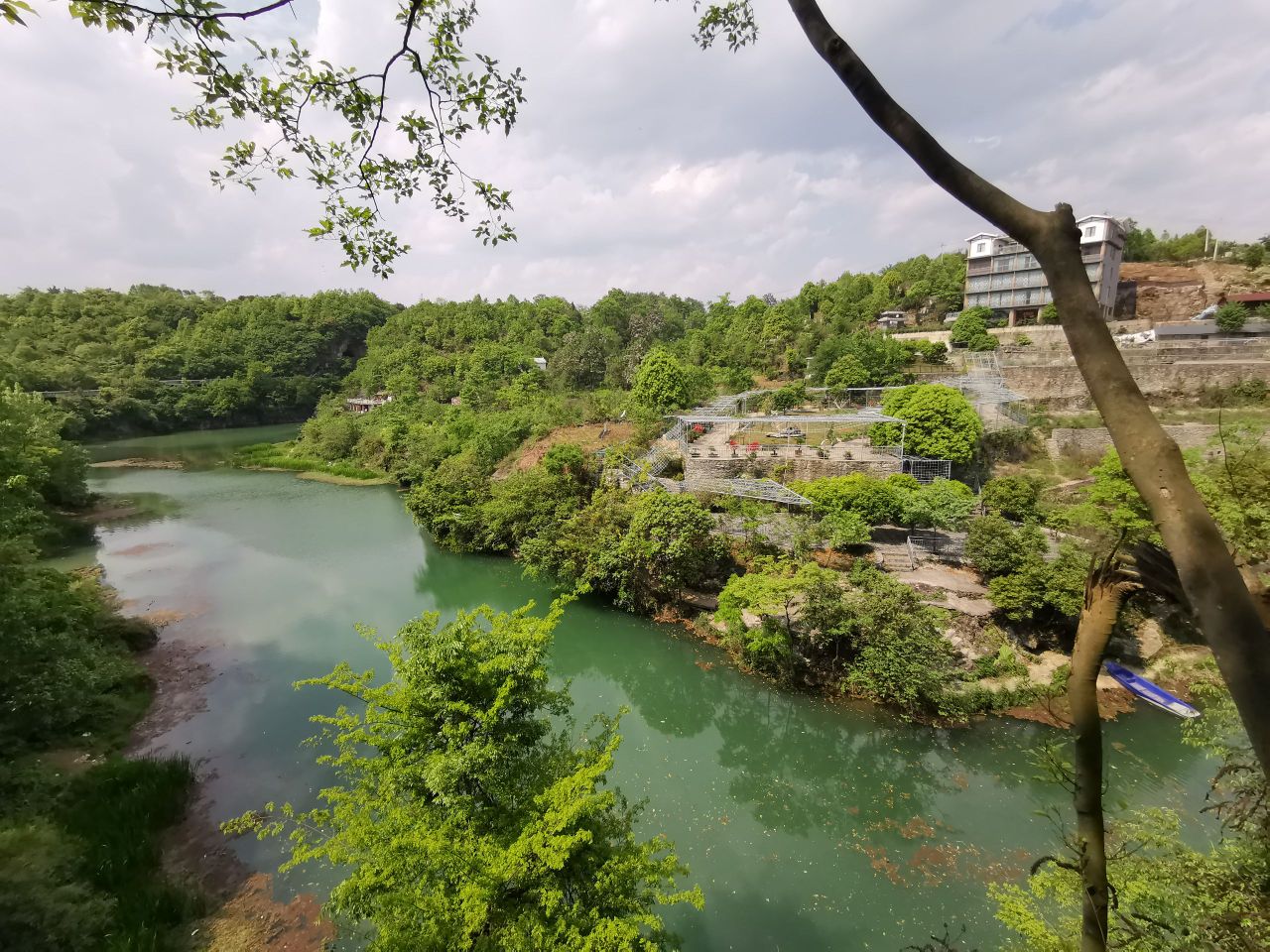 贵州省贵阳市花溪区湖潮乡车田村河对门附近