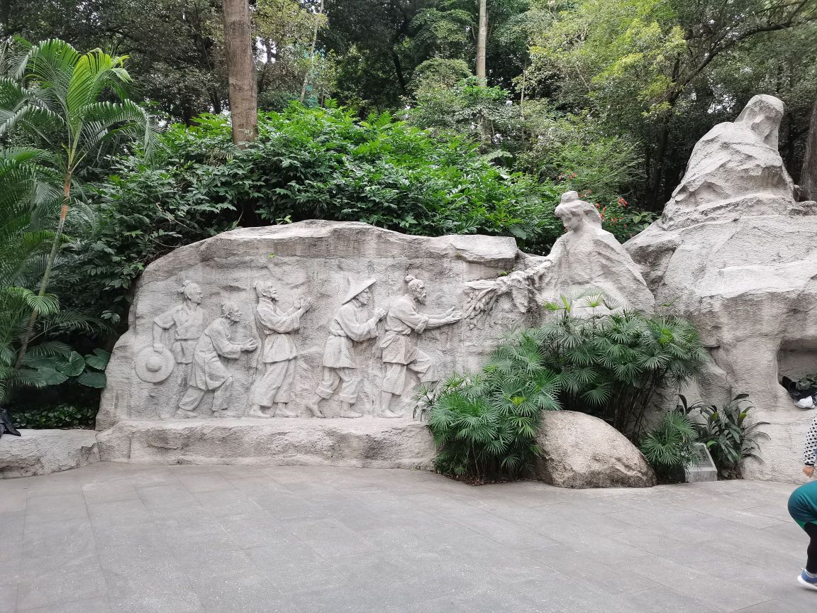 五仙人雕塑