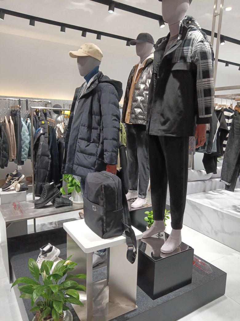 拓荒者(彝人古镇店)