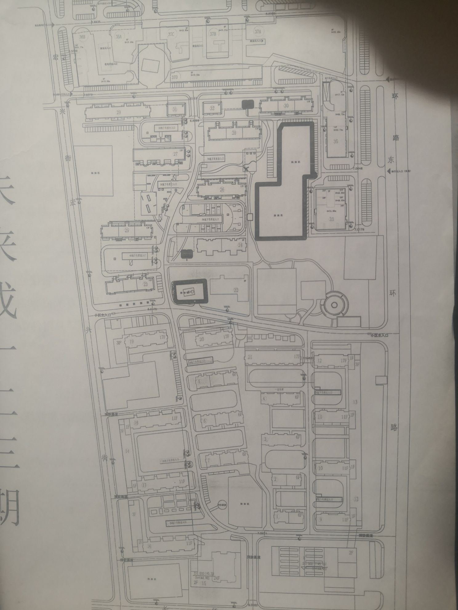 大庆市让胡路区新城街泰9汽车宾馆大庆新潮店东北侧约190米