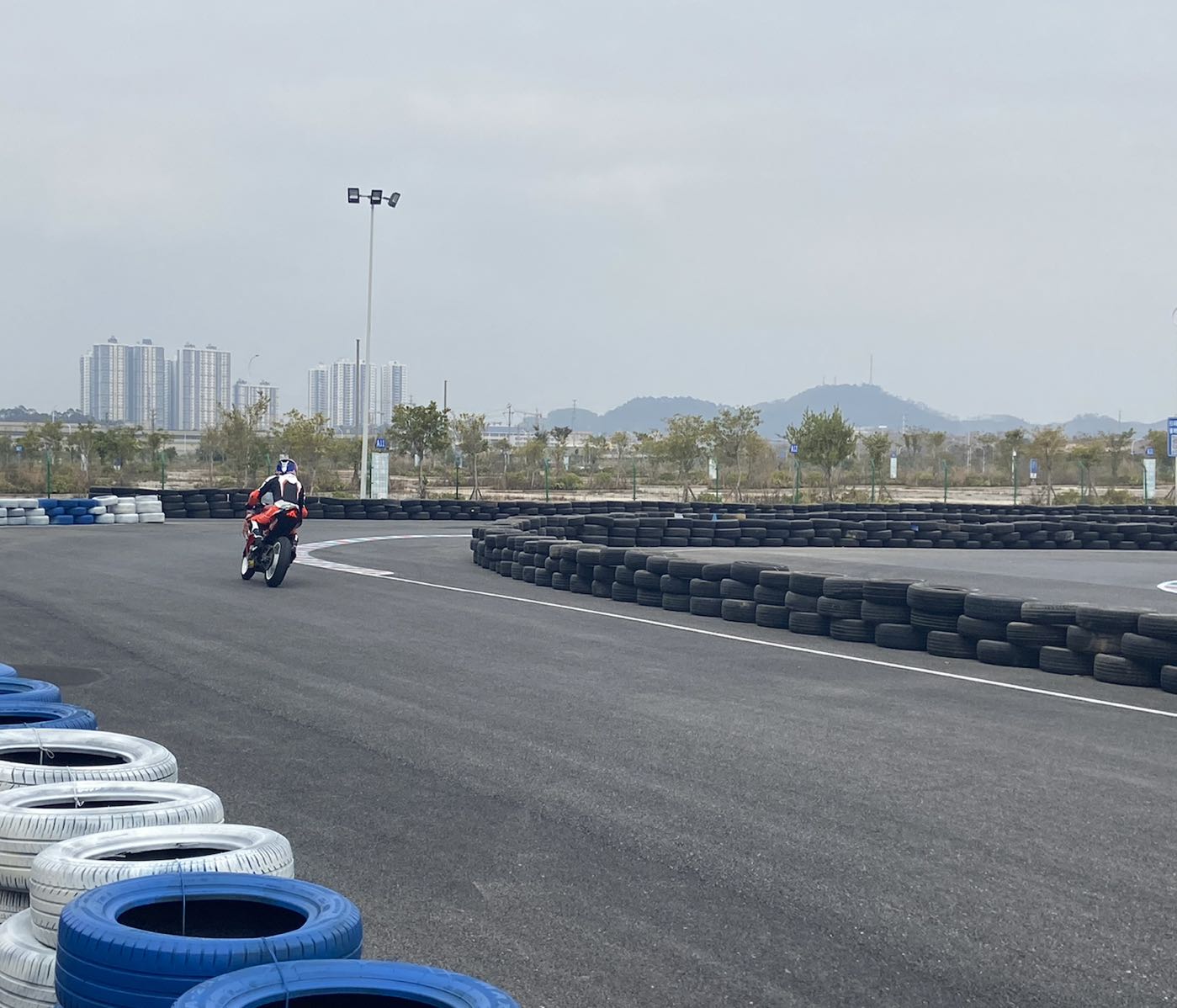 南宁市疾风英豪汽车摩托车运动俱乐部