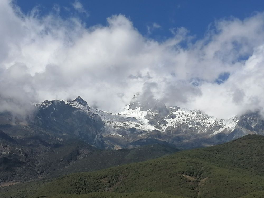 丽江市玉龙纳西族自治县玉湖村玉龙雪山国家级风景名胜区内