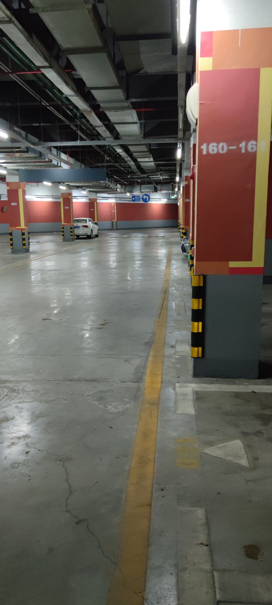 观澜湖新城mhmall停车场