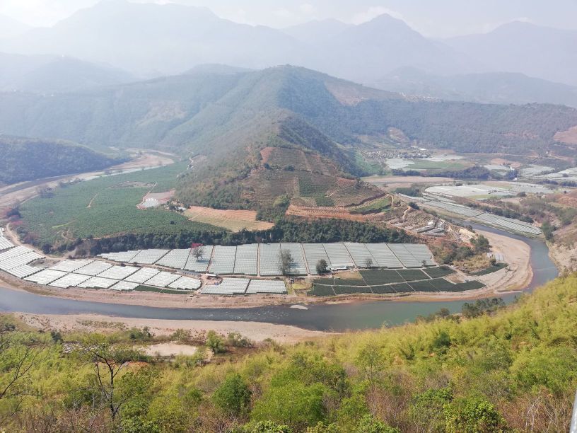 红河峡第一湾观景台