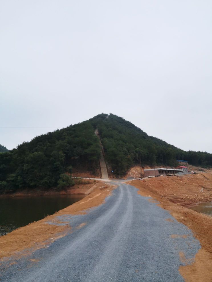 龙溪湖泉塘景区