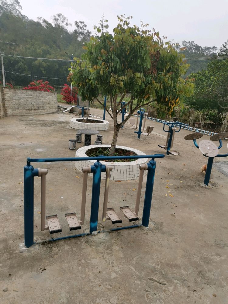 山塘村健身广场