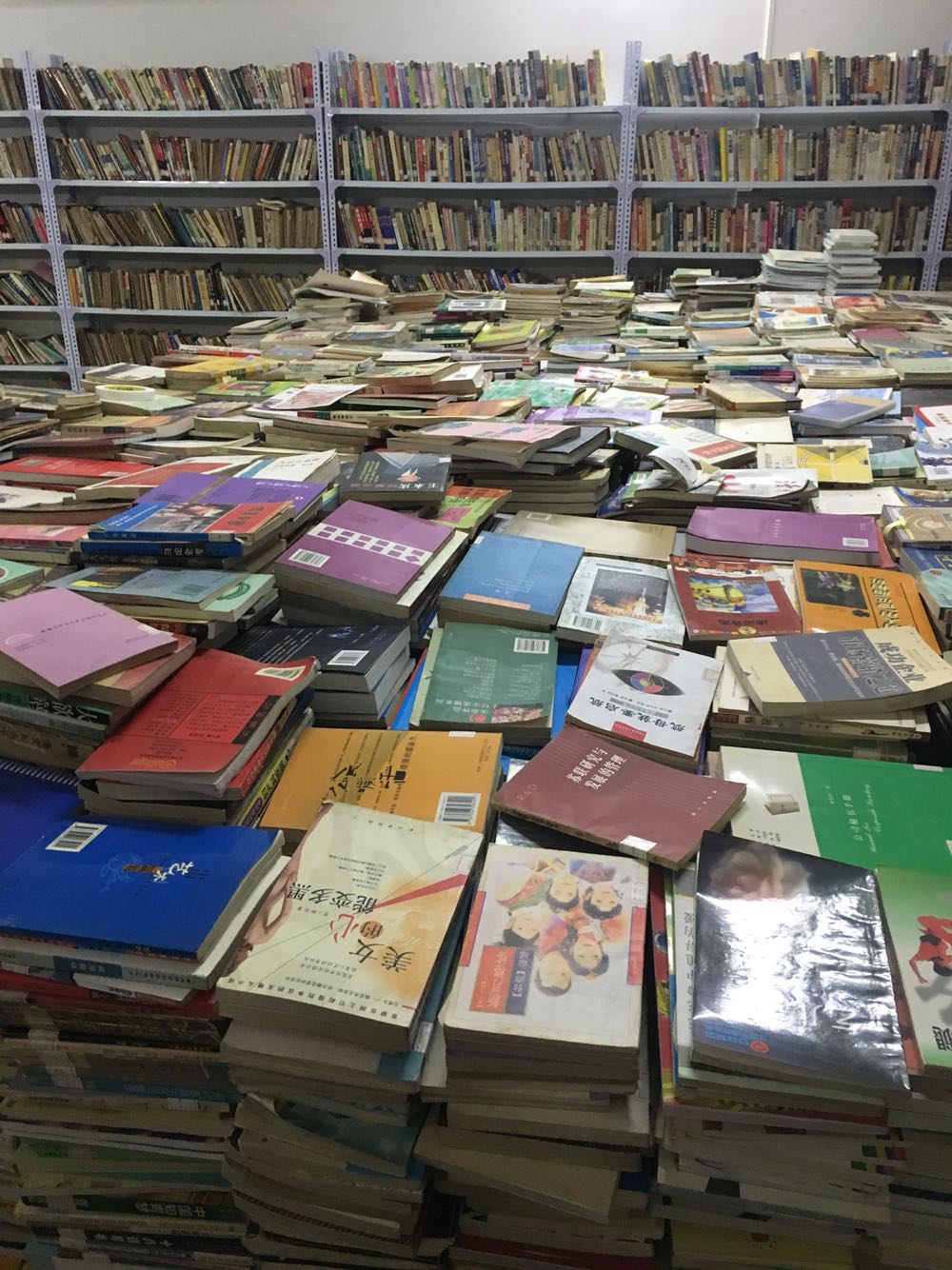 论斤批发云零售旧书店