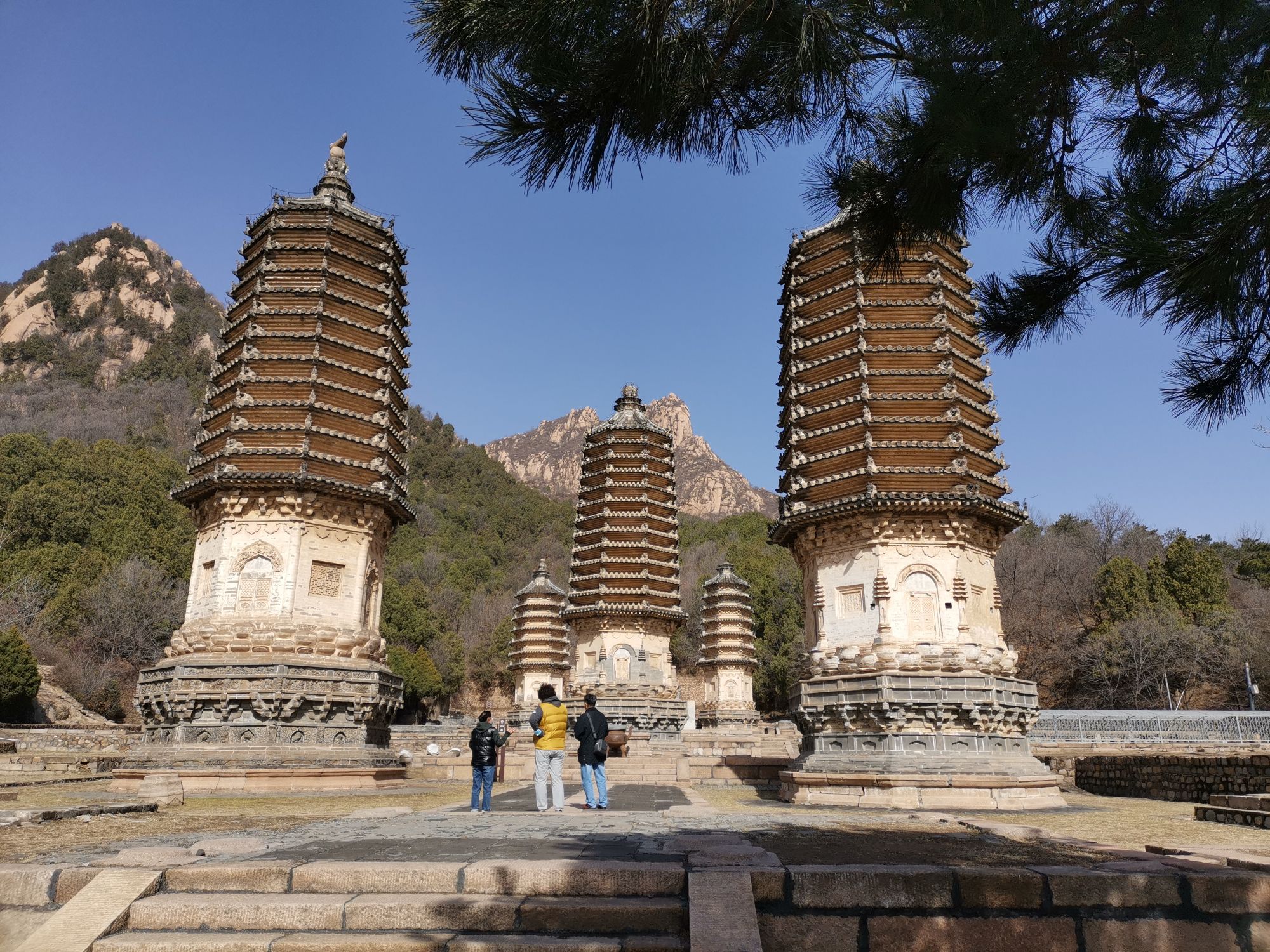 兴寿西湖村银山塔林景区