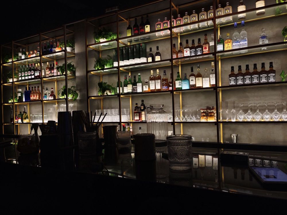 HX.cocktail&whiskey bar