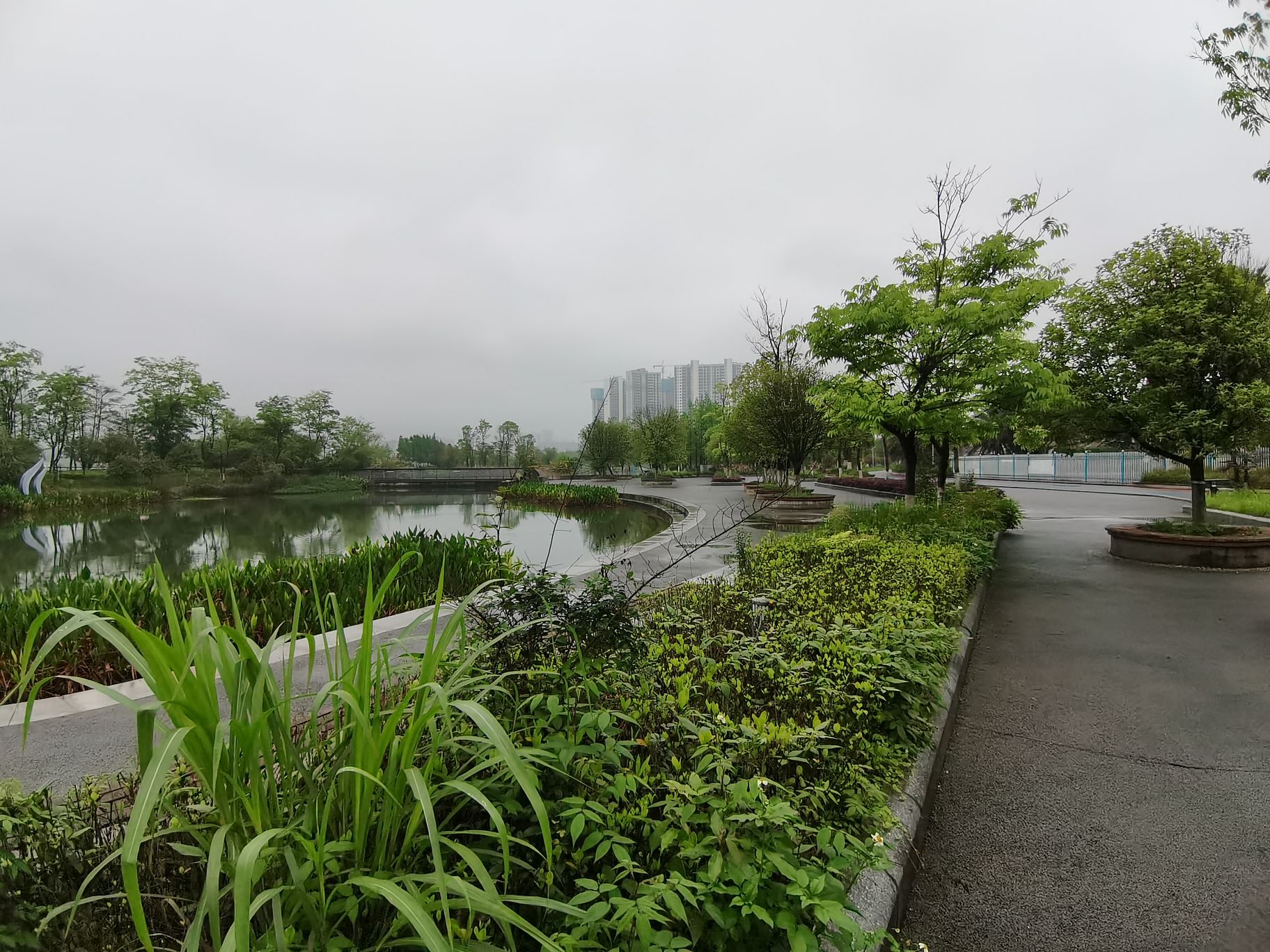 东江湾城市花园游乐广场