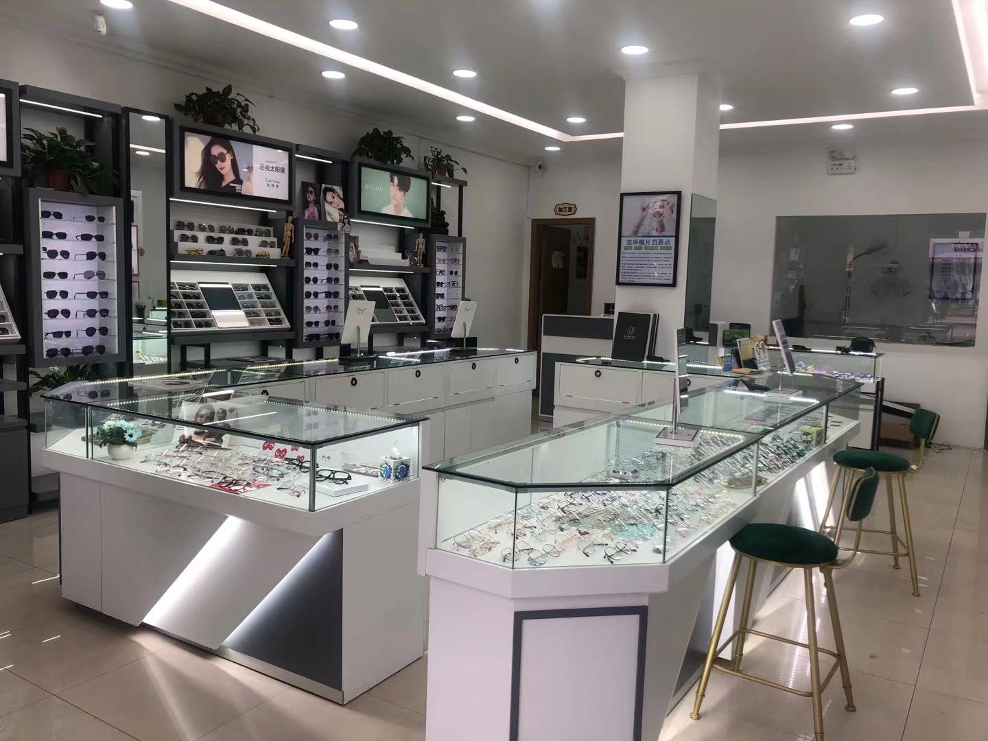 光明眼镜(地王广场奔流街店)