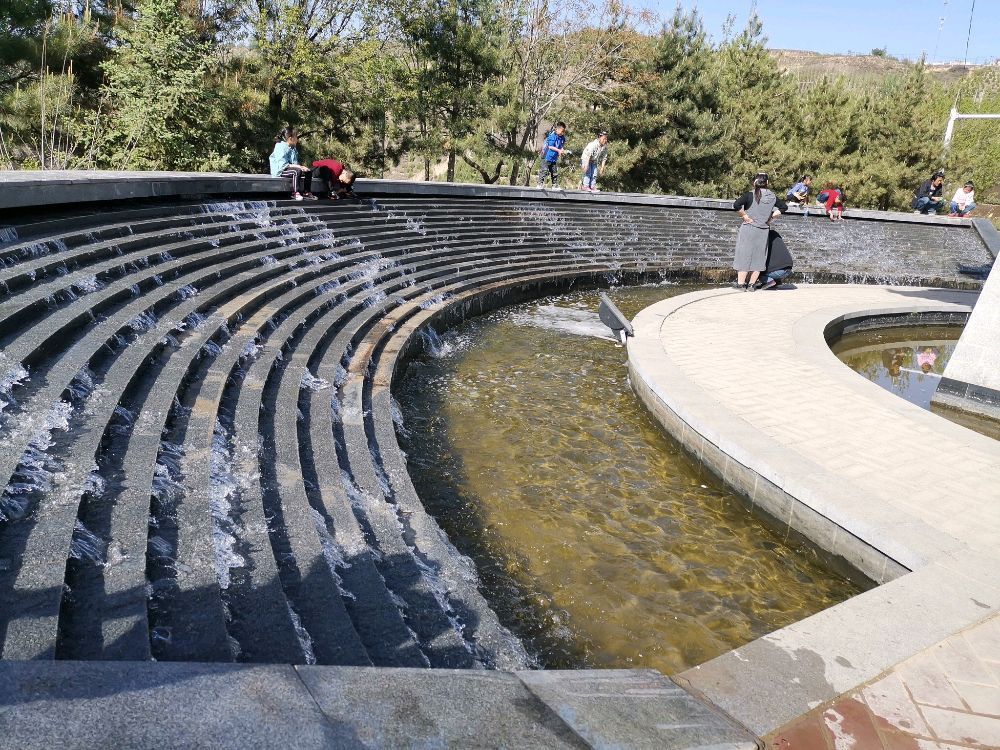 东山公园假山石景区