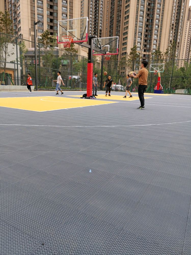 张松涛篮球羽毛球学校(海伦国际篮球场)