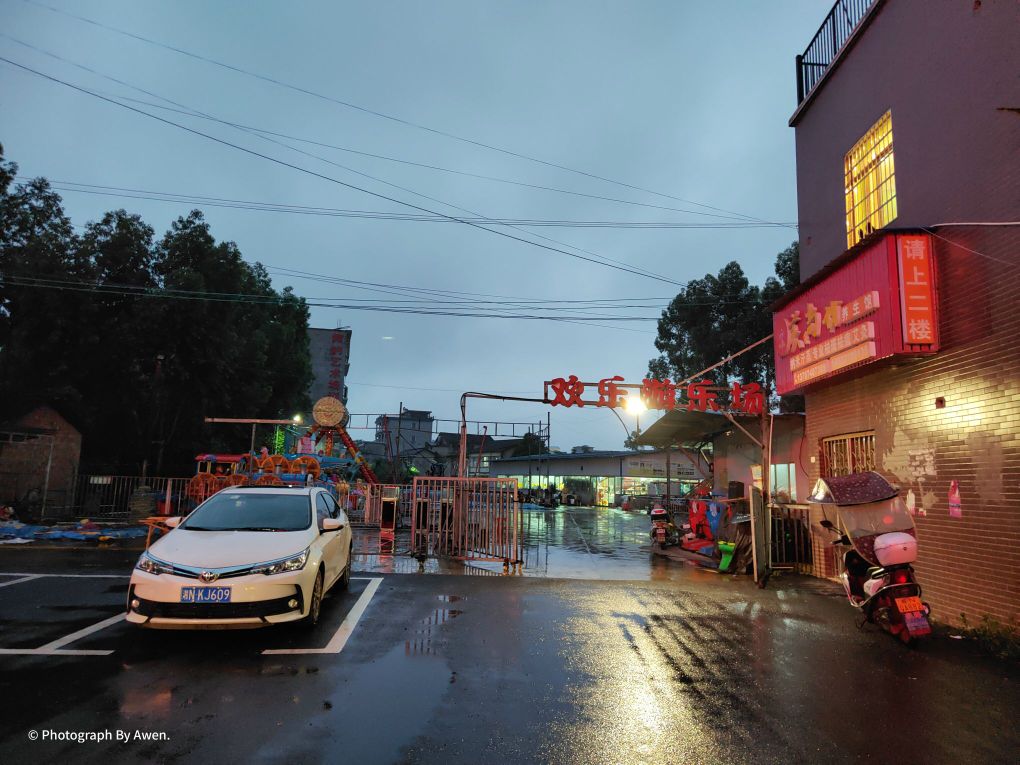 低庄镇步行街中端欢乐游乐场