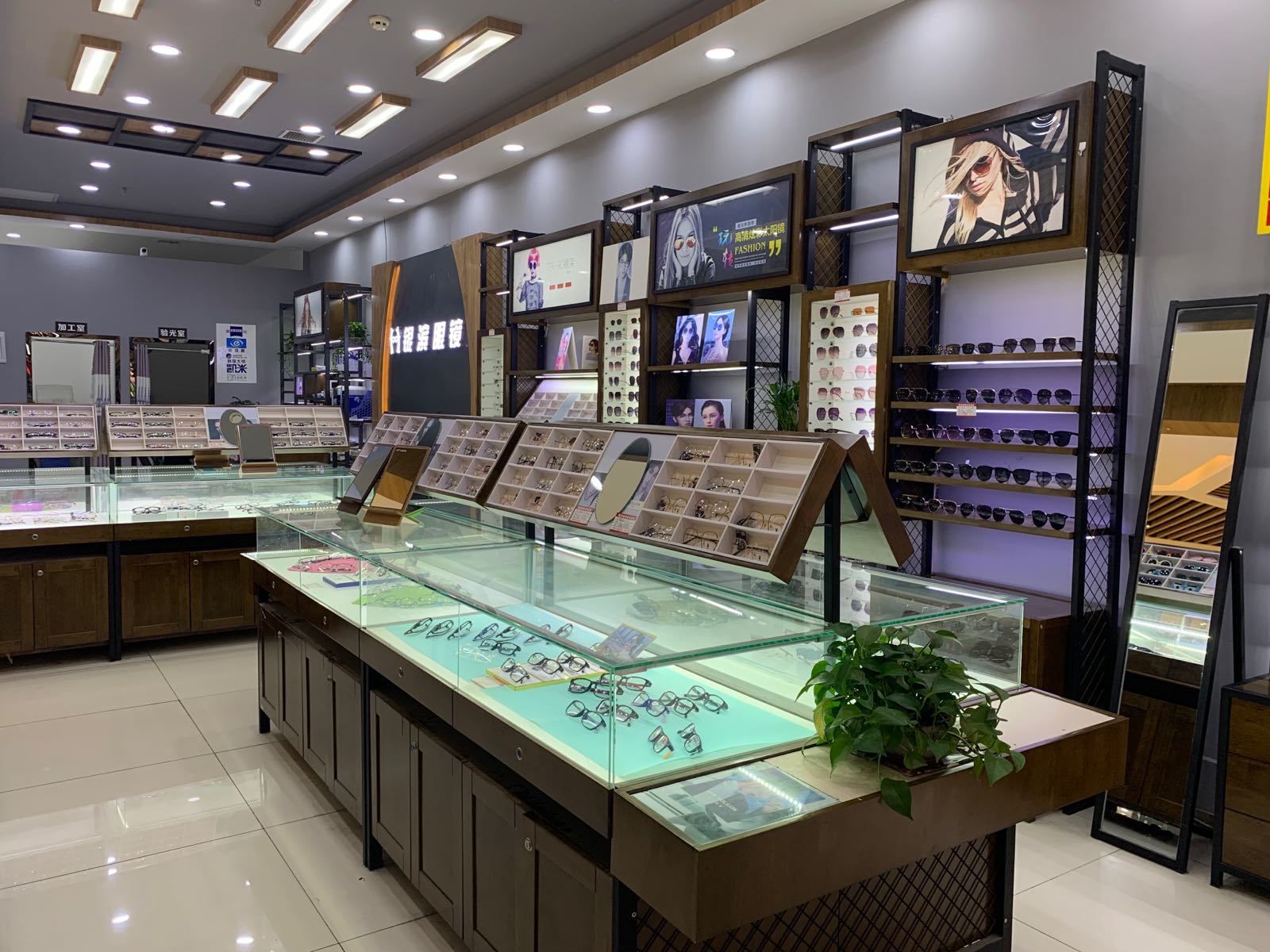 银滨眼镜(宝龙广场店)