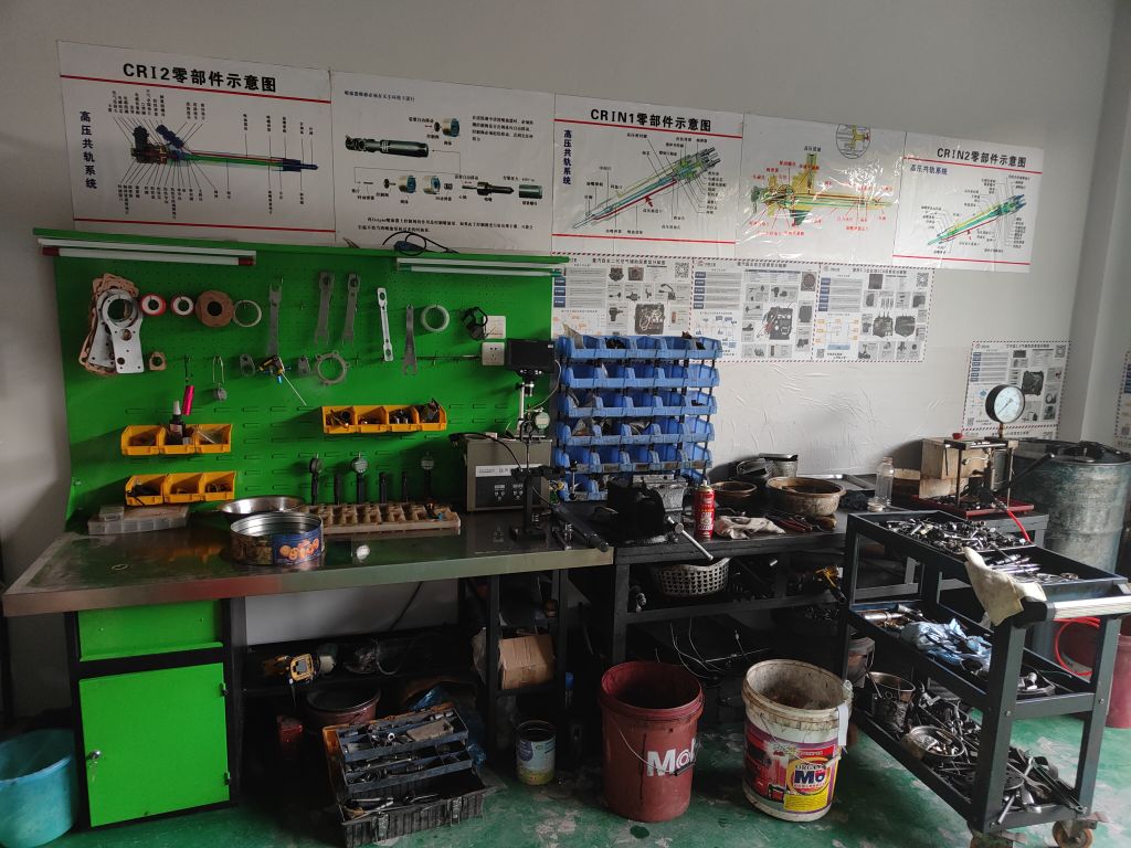 洋浦小周校油泵店