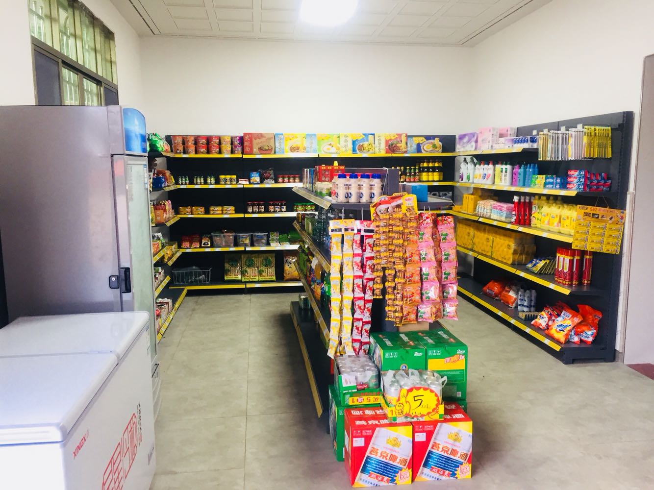明杏商店。