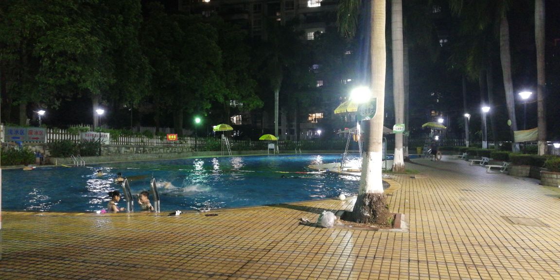 华元小区室内恒温游泳馆