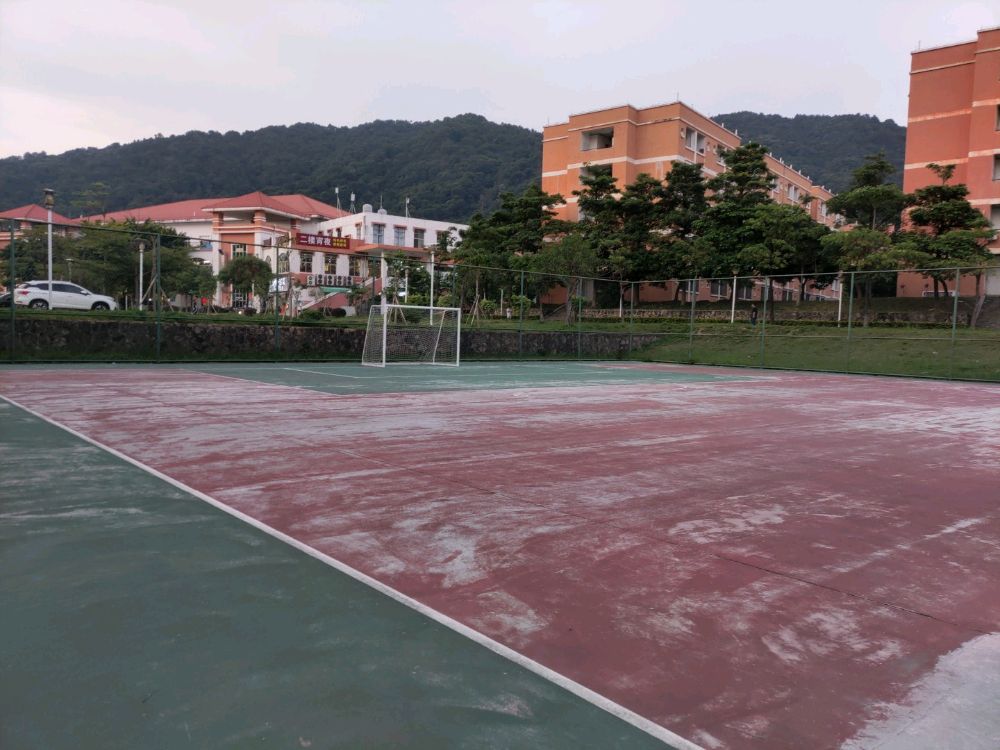 广州南方学院-东区足球场