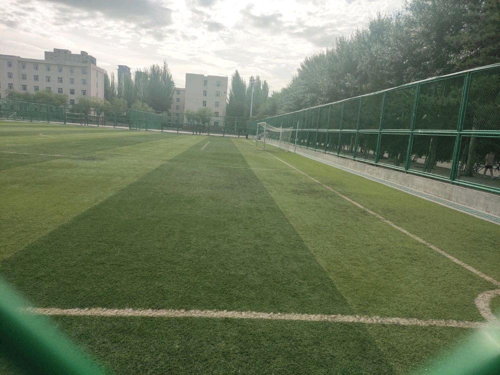 内猛古科技大学-田径场足球场