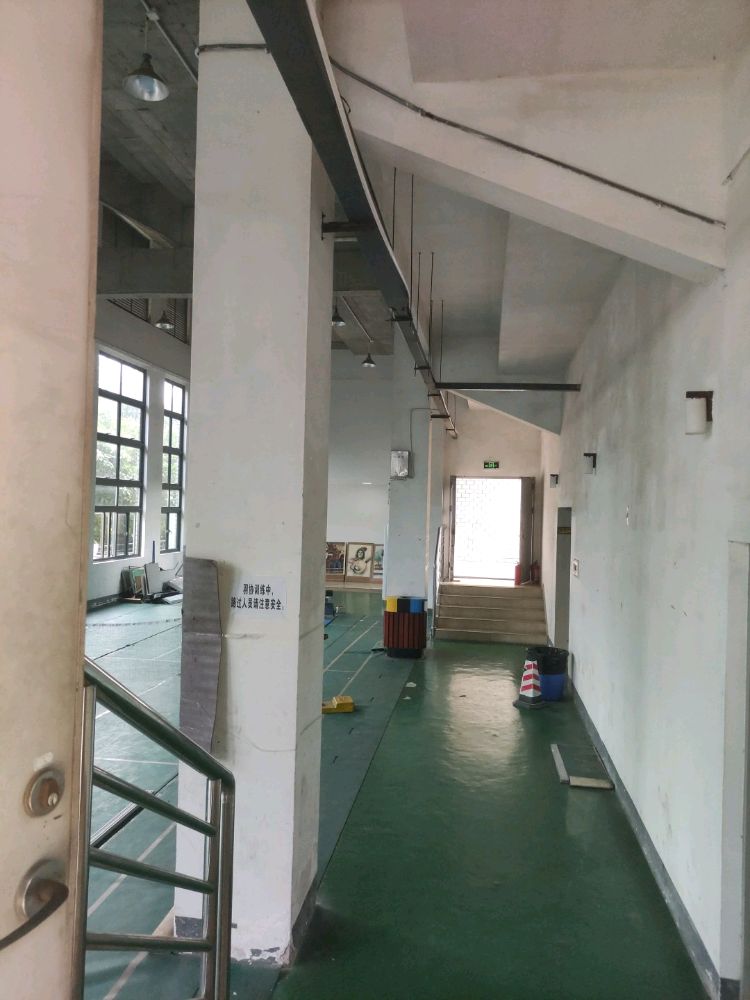 广东东远学院-羽毛球场