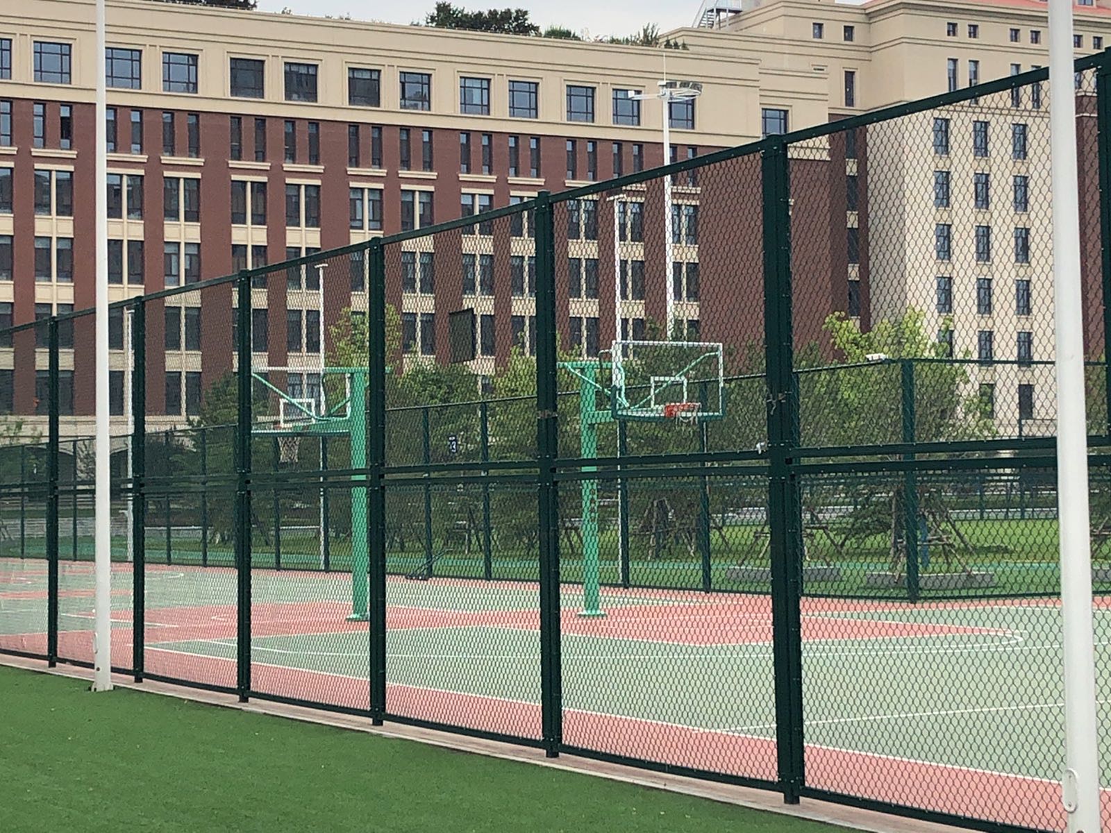 西安交通大学创新港校区室外篮球场