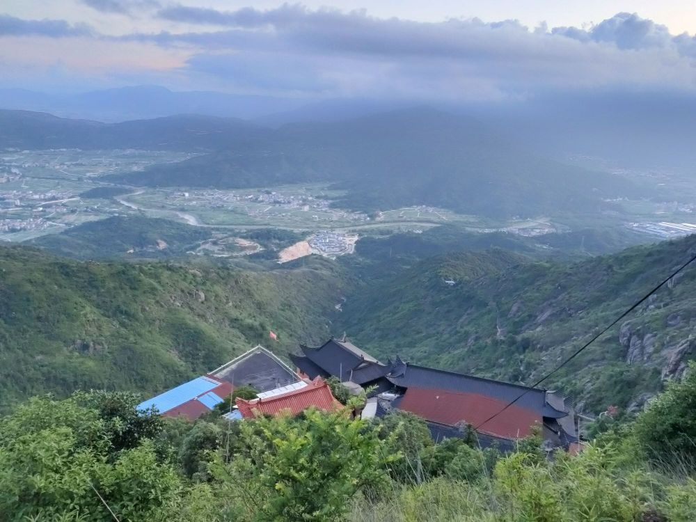 白岩山杨府庙居